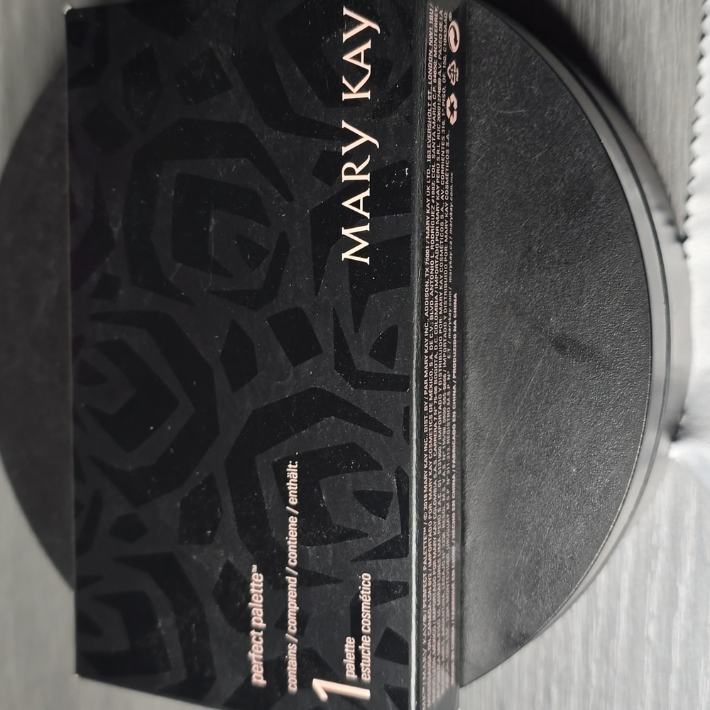 Mary Kay Black Perfect Palette